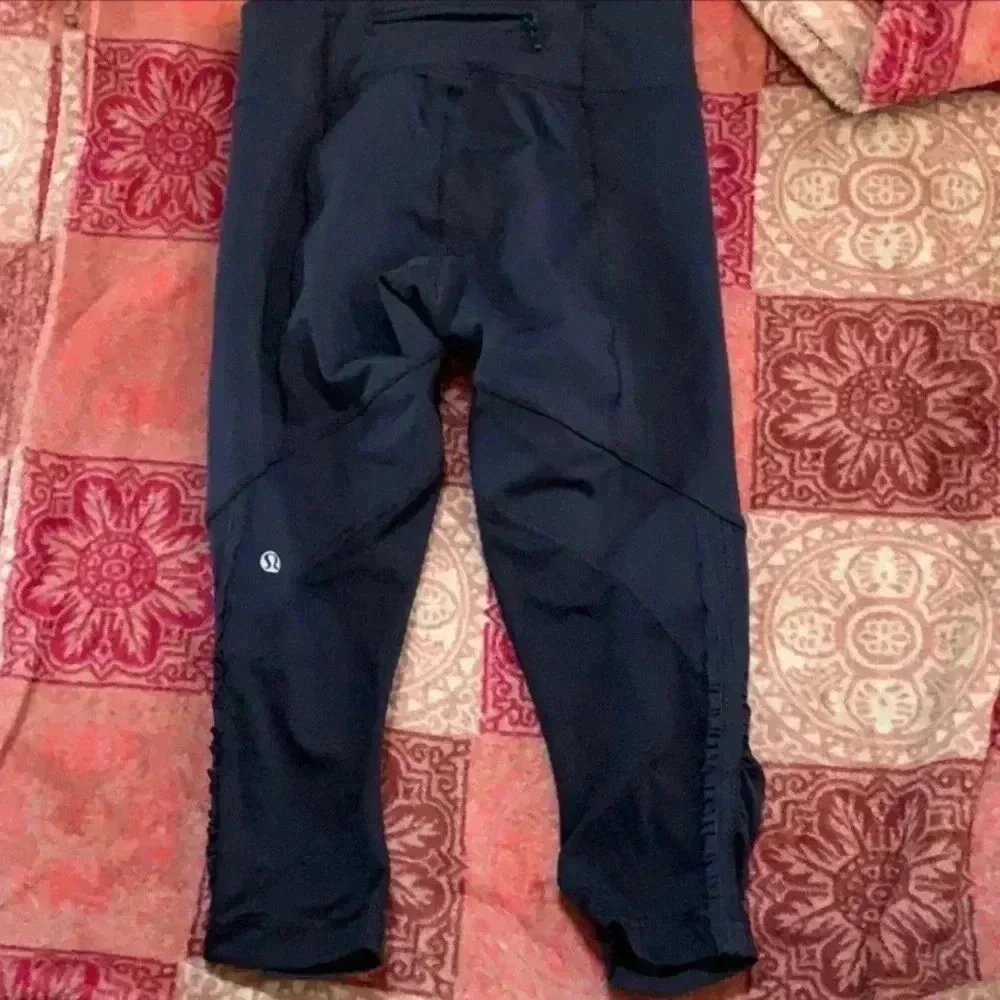 Lululemon run for your life crop
